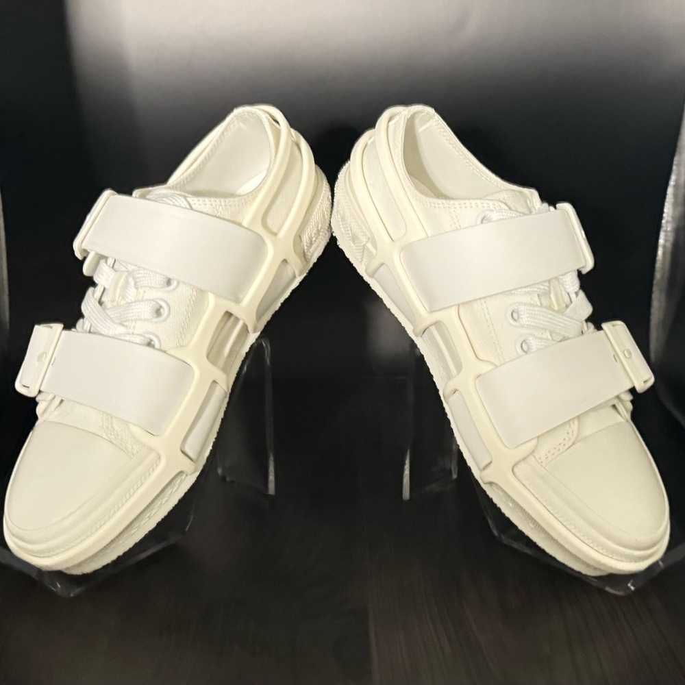 BURBERRY
White Canvas Sneakers
NWT | EU 35 - Picture 4 of 16